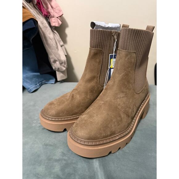 size 11 Universal Thread Tan Chunky Ankle Boots NWT - Picture 2 of 6